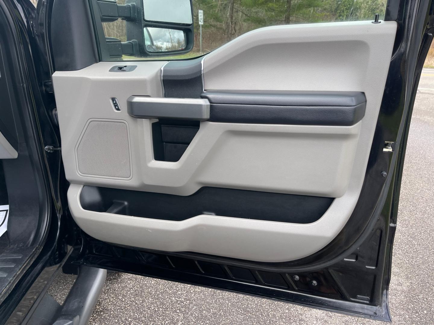 2017 Black /Gray Ford F-250 SD XLT Reg Cab 4WD (1FTBF2B69HE) with an 6.2L V8 OHV 16V FFV engine, 6-Speed Automatic transmission, located at 11115 Chardon Rd. , Chardon, OH, 44024, (440) 214-9705, 41.580246, -81.241943 - This 2017 Ford F-250 XLT Reg Cab is a capable heavy-duty truck equipped with a powerful 6.2L V8 engine, paired with a 6-speed automatic transmission and 3.73 gearing. It features daytime running lights, dusk-sensing headlights, a backup camera, backup sensors, and a snow plow package. This truck boa - Photo#34